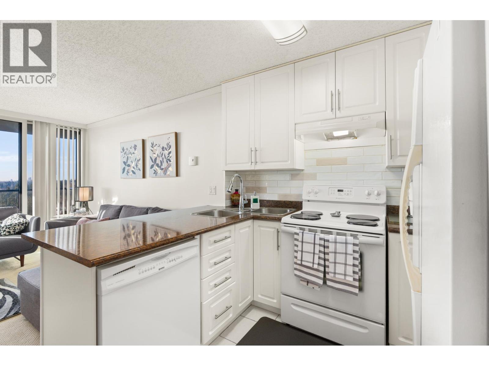 903 3980 Carrigan Court, Burnaby, British Columbia  V3N 4S6 - Photo 12 - R3088511