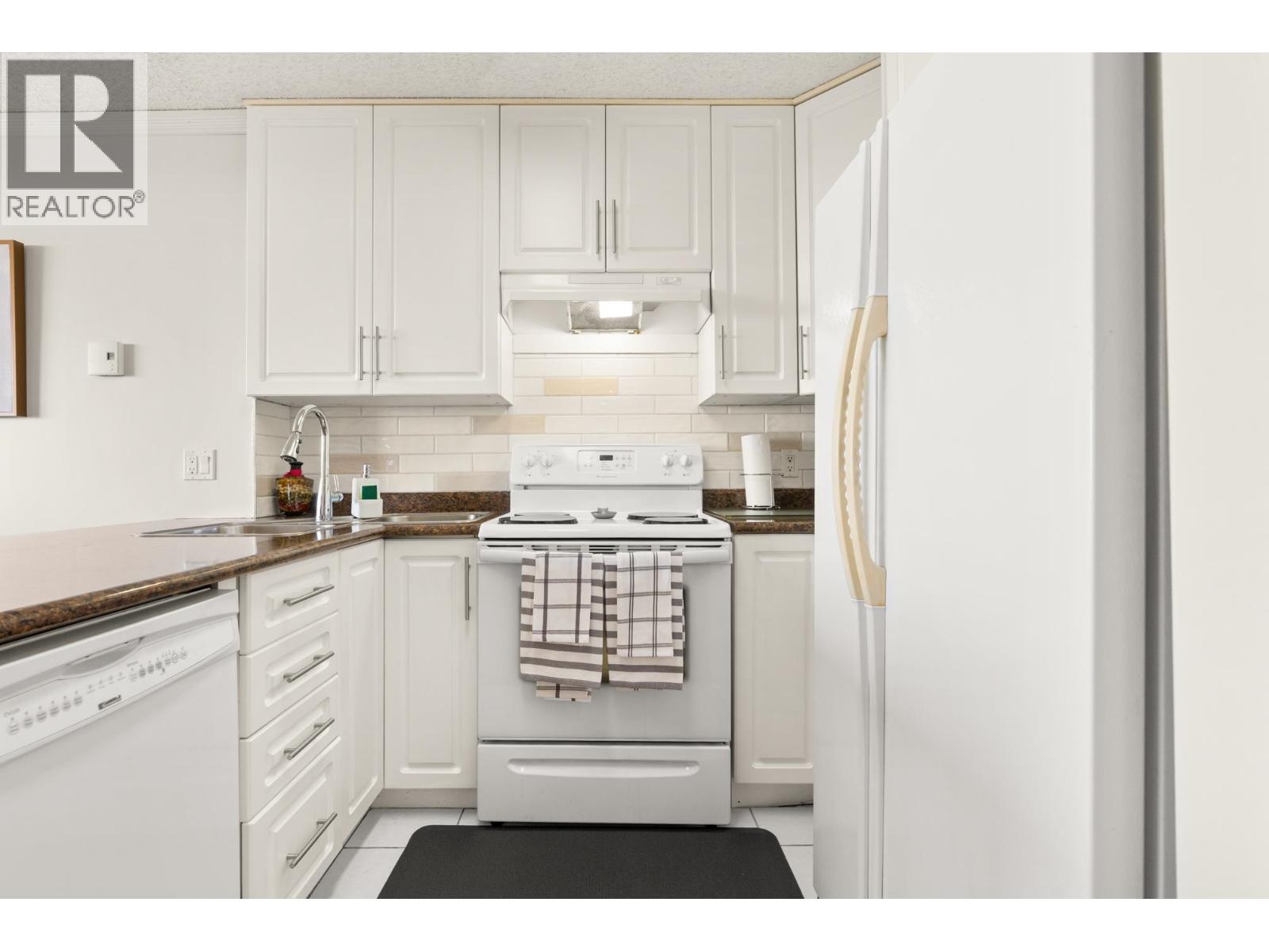 903 3980 Carrigan Court, Burnaby, British Columbia  V3N 4S6 - Photo 13 - R3088511