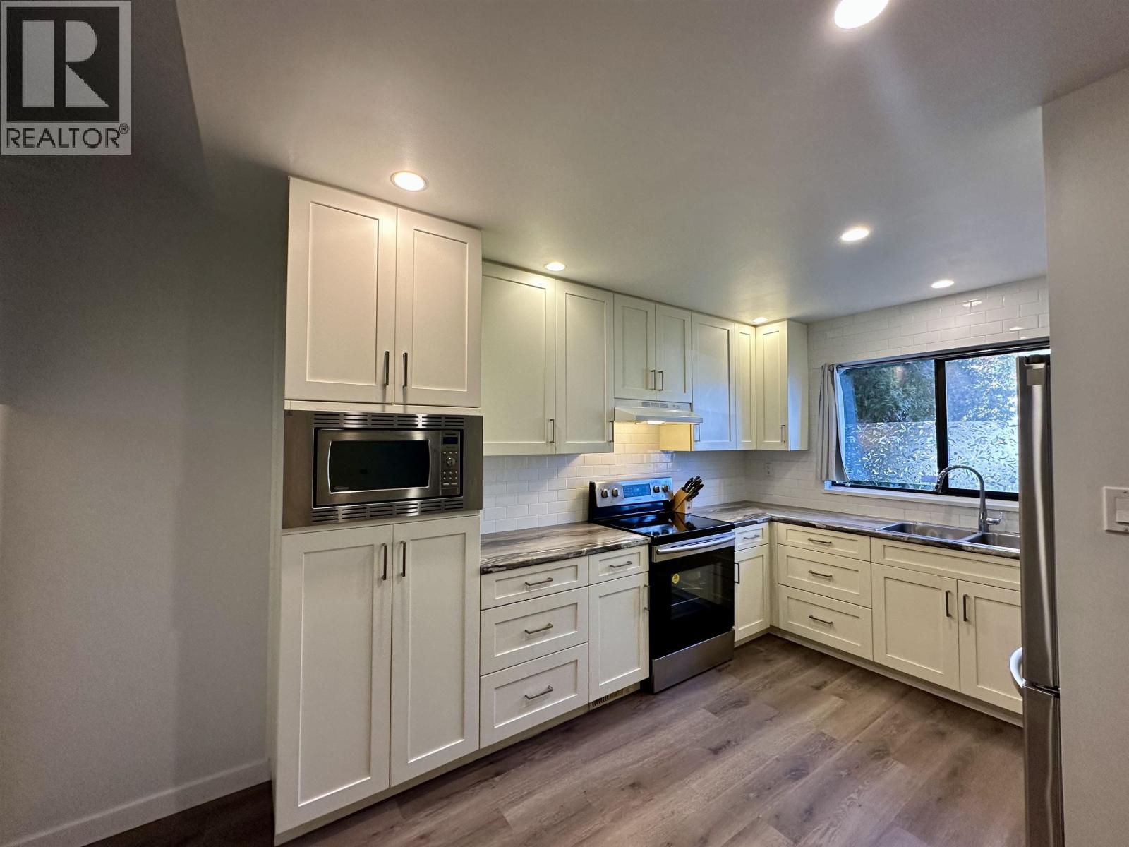 106 511 GATENSBURY STREET, Coquitlam, British Columbia