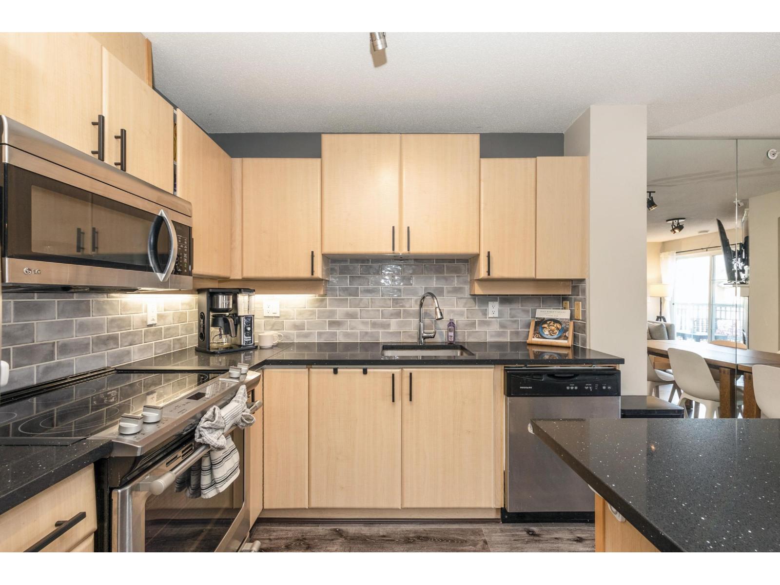 304 6336 197 Street, Langley, British Columbia  V2Y 2T7 - Photo 9 - R3088057