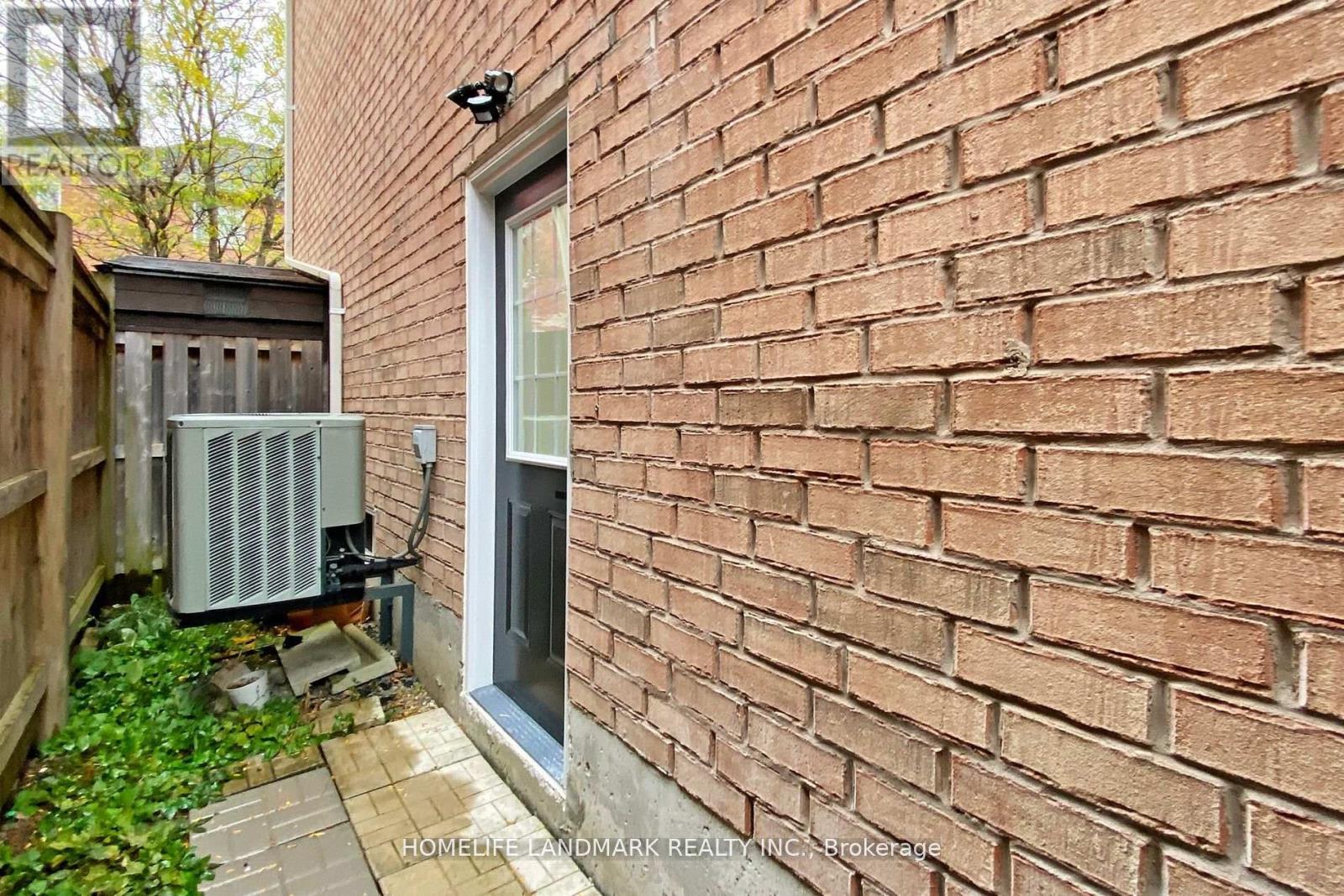 92 Barnwood Drive, Richmond Hill, Ontario  L4E 5A2 - Photo 12 - N12776610