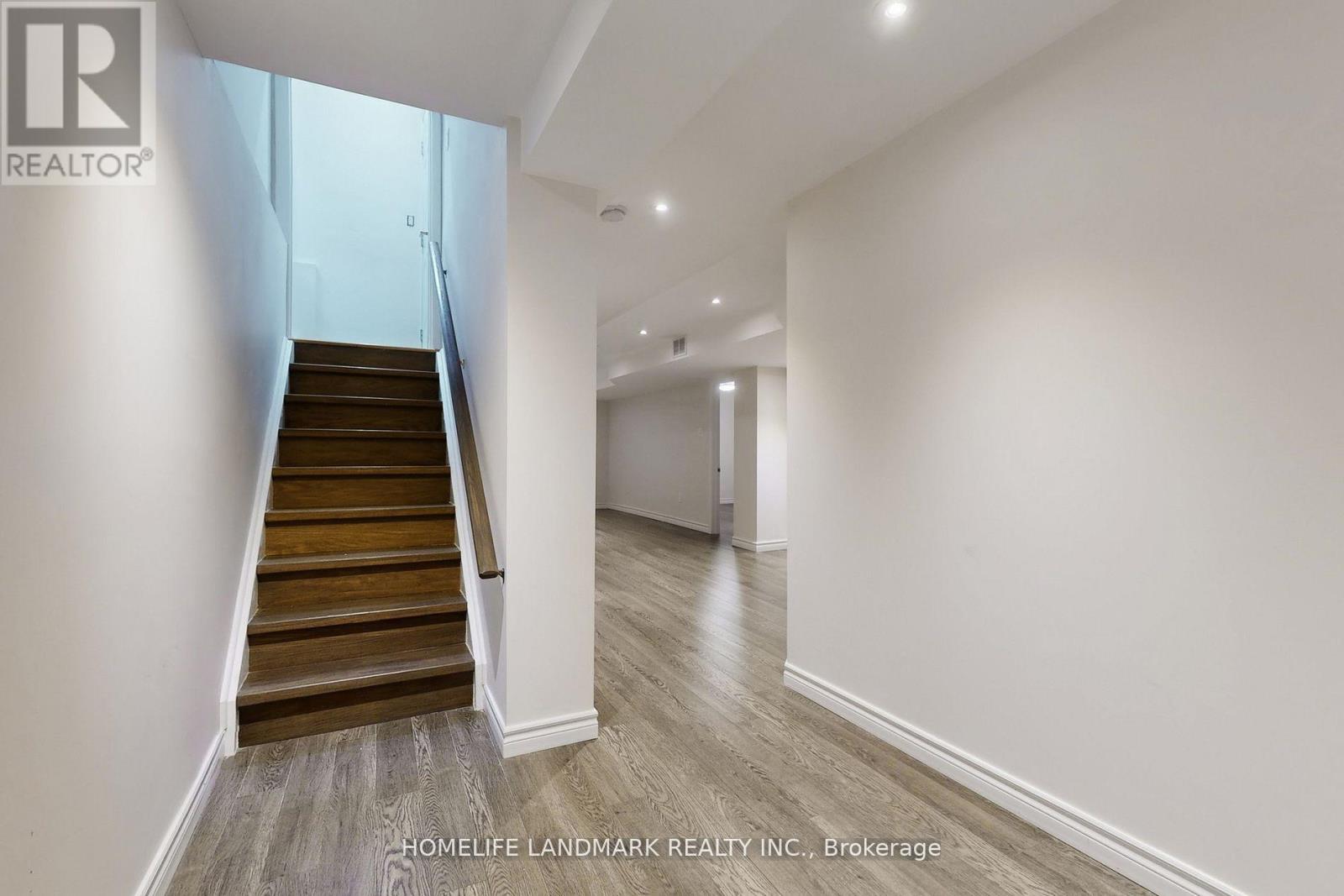 92 Barnwood Drive, Richmond Hill, Ontario  L4E 5A2 - Photo 2 - N12776610