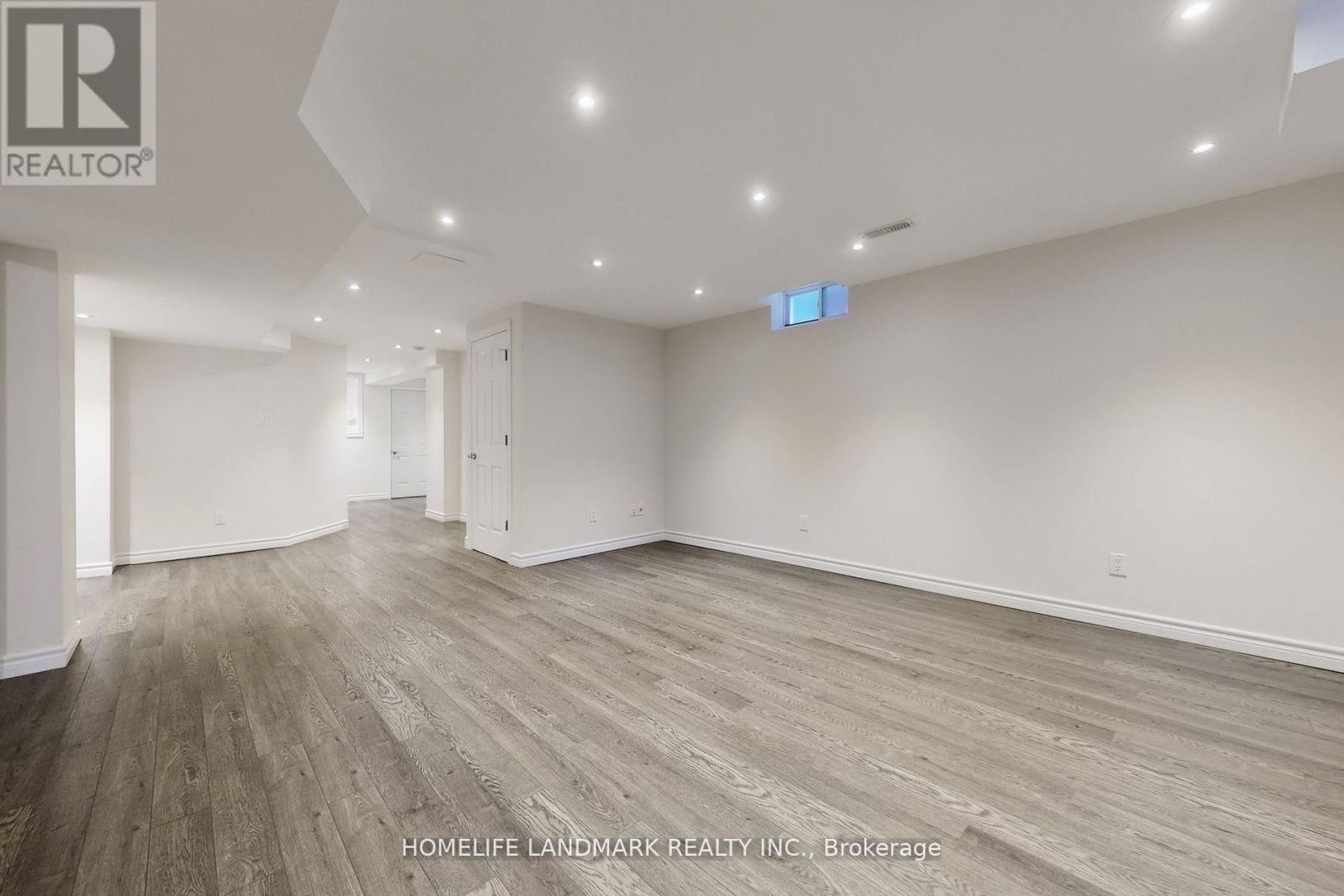 92 Barnwood Drive, Richmond Hill, Ontario  L4E 5A2 - Photo 4 - N12776610