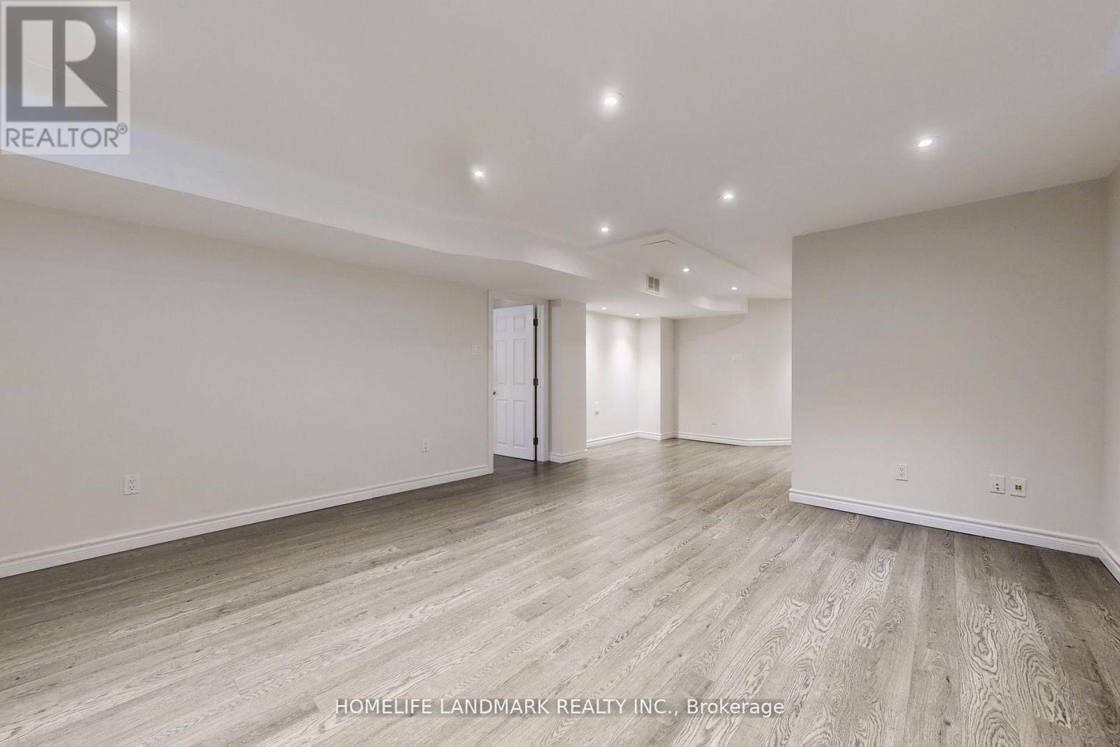 92 Barnwood Drive, Richmond Hill, Ontario  L4E 5A2 - Photo 5 - N12776610