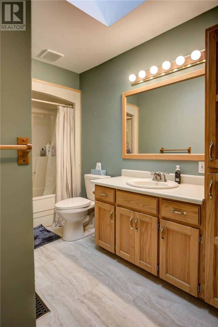 64 N Prevost Street, Azilda, Ontario  P0M 1B0 - Photo 14 - 2126360