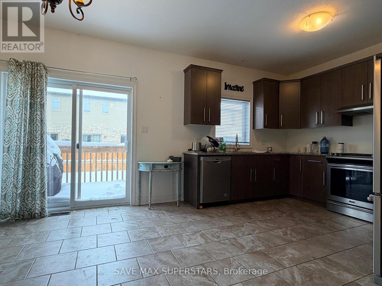 195 Collins Street, Collingwood, Ontario  L9Y 4L7 - Photo 3 - S12776634