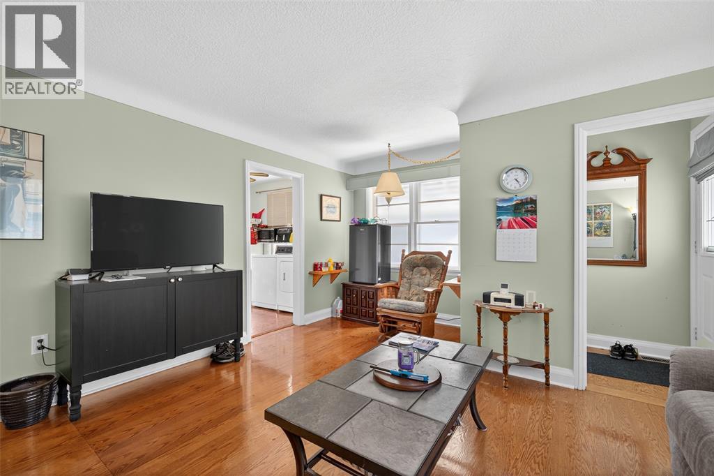 746 Oxford Street, Sarnia, Ontario  N7T 6Z9 - Photo 11 - 26002993