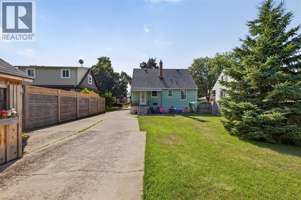 746 Oxford Street, Sarnia, Ontario  N7T 6Z9 - Photo 3 - 26002993