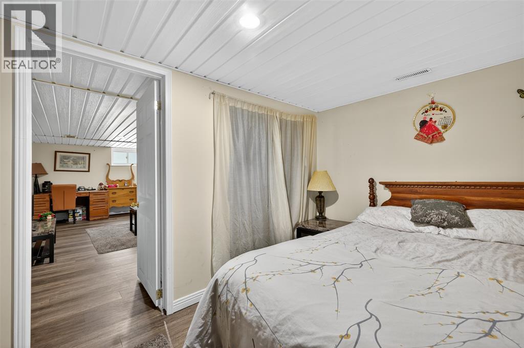 746 Oxford Street, Sarnia, Ontario  N7T 6Z9 - Photo 33 - 26002993