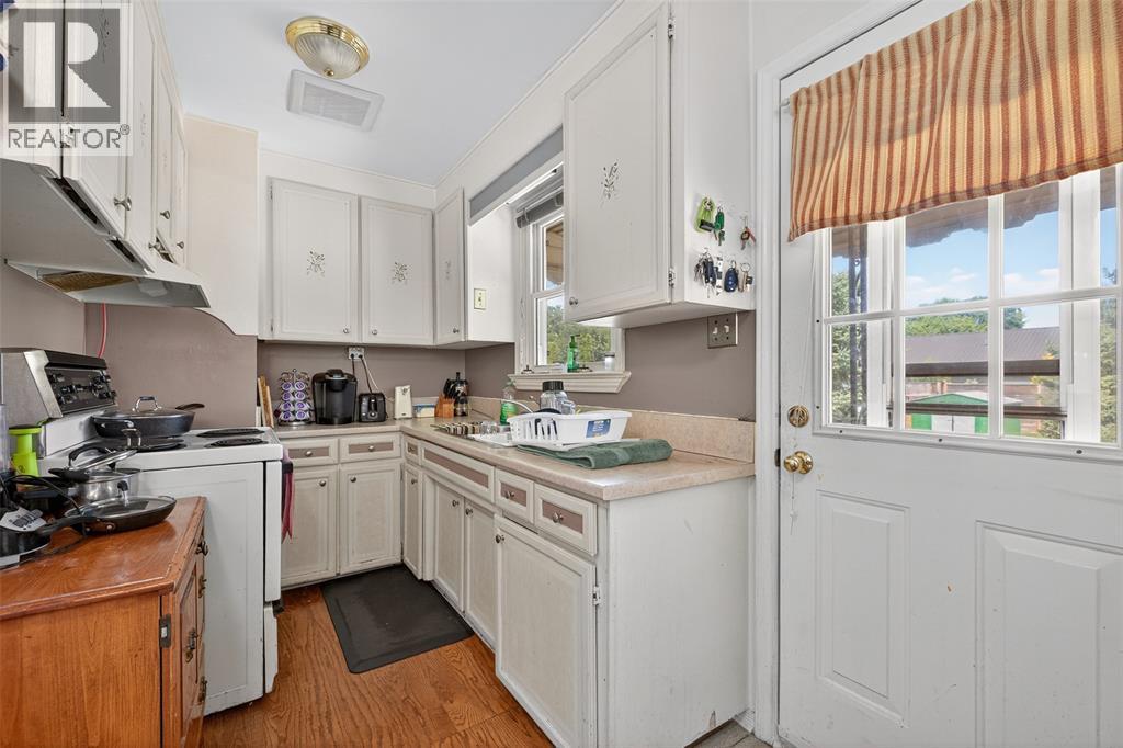 746 Oxford Street, Sarnia, Ontario  N7T 6Z9 - Photo 6 - 26002993