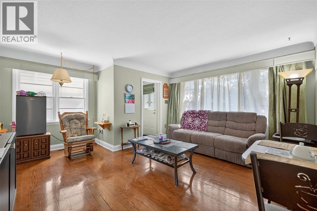 746 Oxford Street, Sarnia, Ontario  N7T 6Z9 - Photo 8 - 26002993