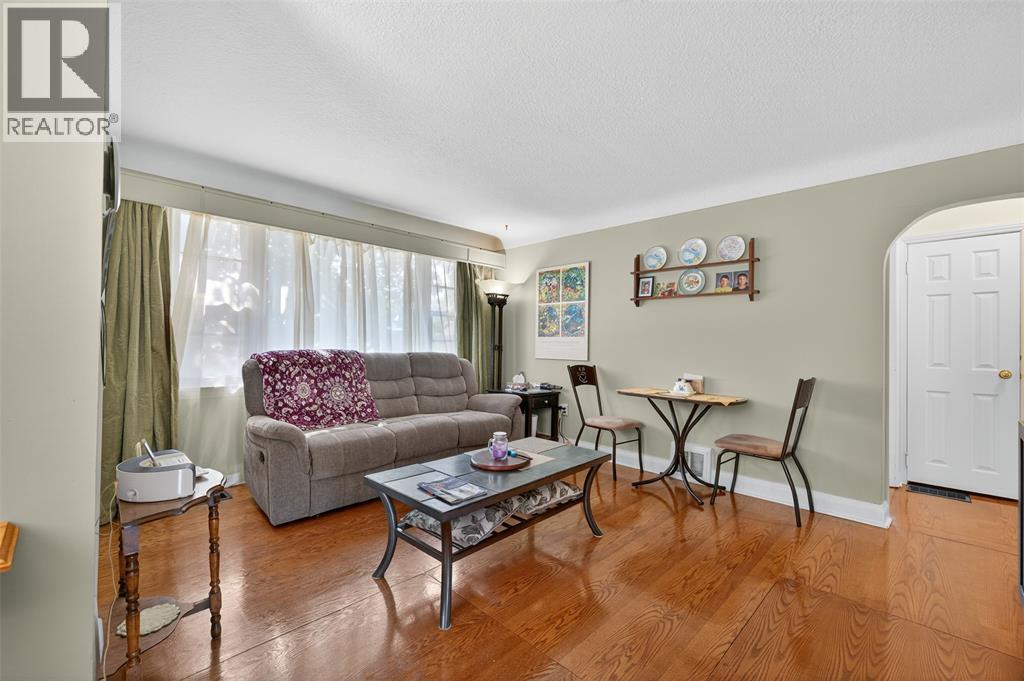 746 Oxford Street, Sarnia, Ontario  N7T 6Z9 - Photo 9 - 26002993