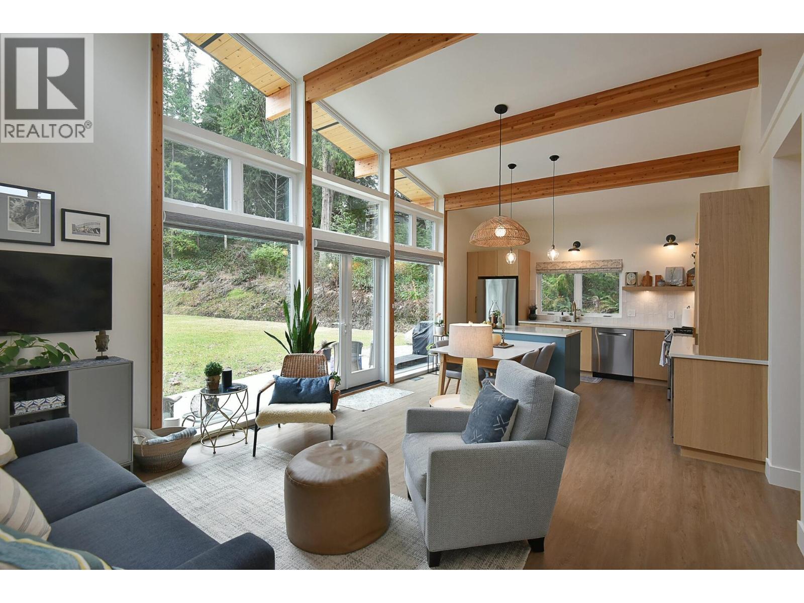 5961-5963 RIPPLE WAY, Sechelt, British Columbia