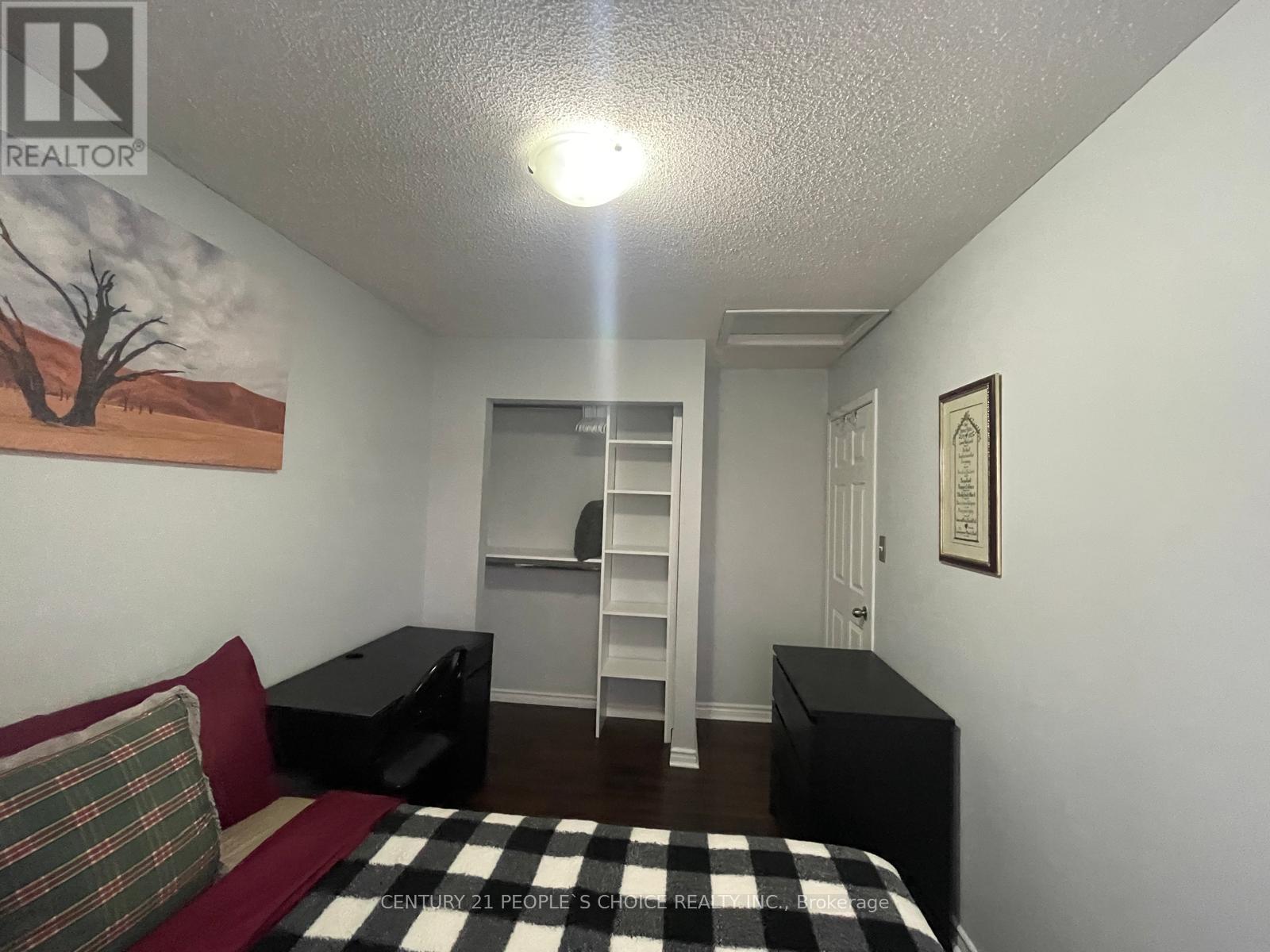 Room - 54 Carrie Crescent, Brampton, Ontario  L6Y 4Z1 - Photo 2 - W12776666