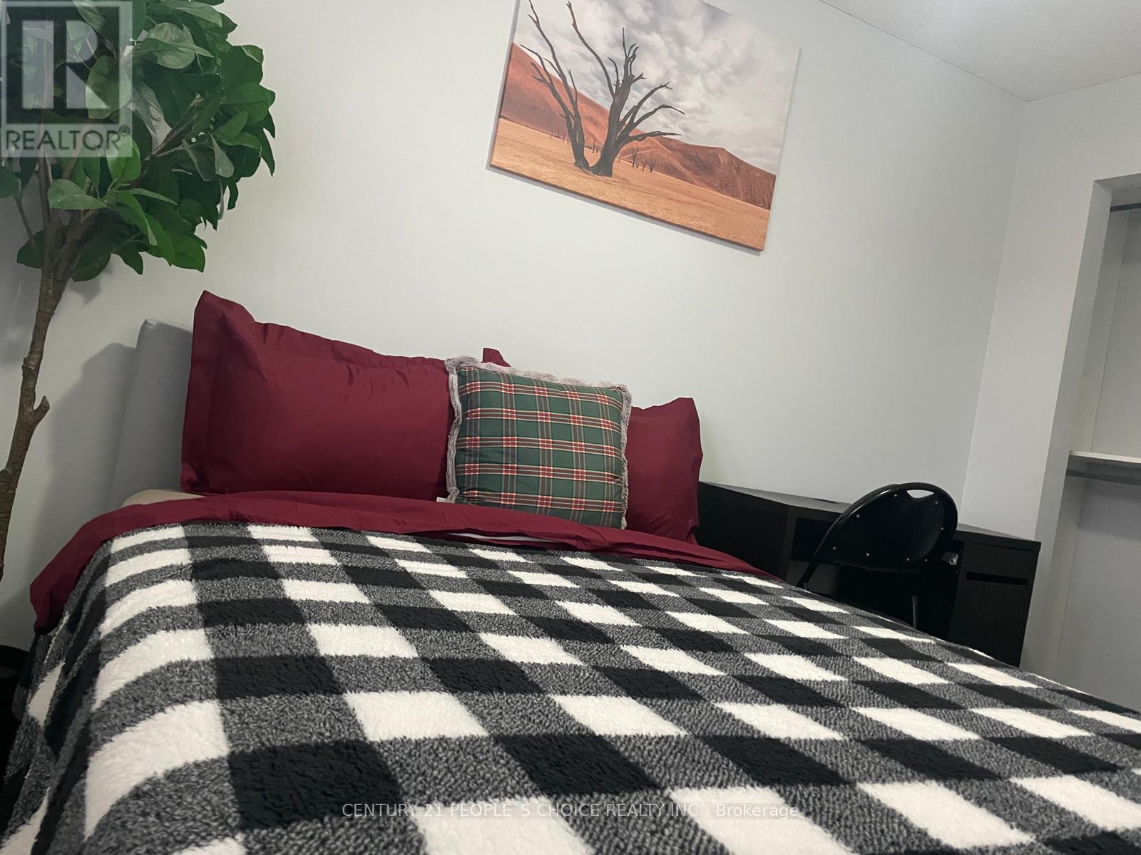 Room - 54 Carrie Crescent, Brampton, Ontario  L6Y 4Z1 - Photo 3 - W12776666