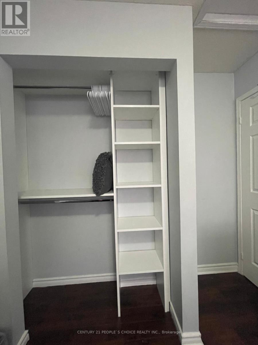 Room - 54 Carrie Crescent, Brampton, Ontario  L6Y 4Z1 - Photo 4 - W12776666