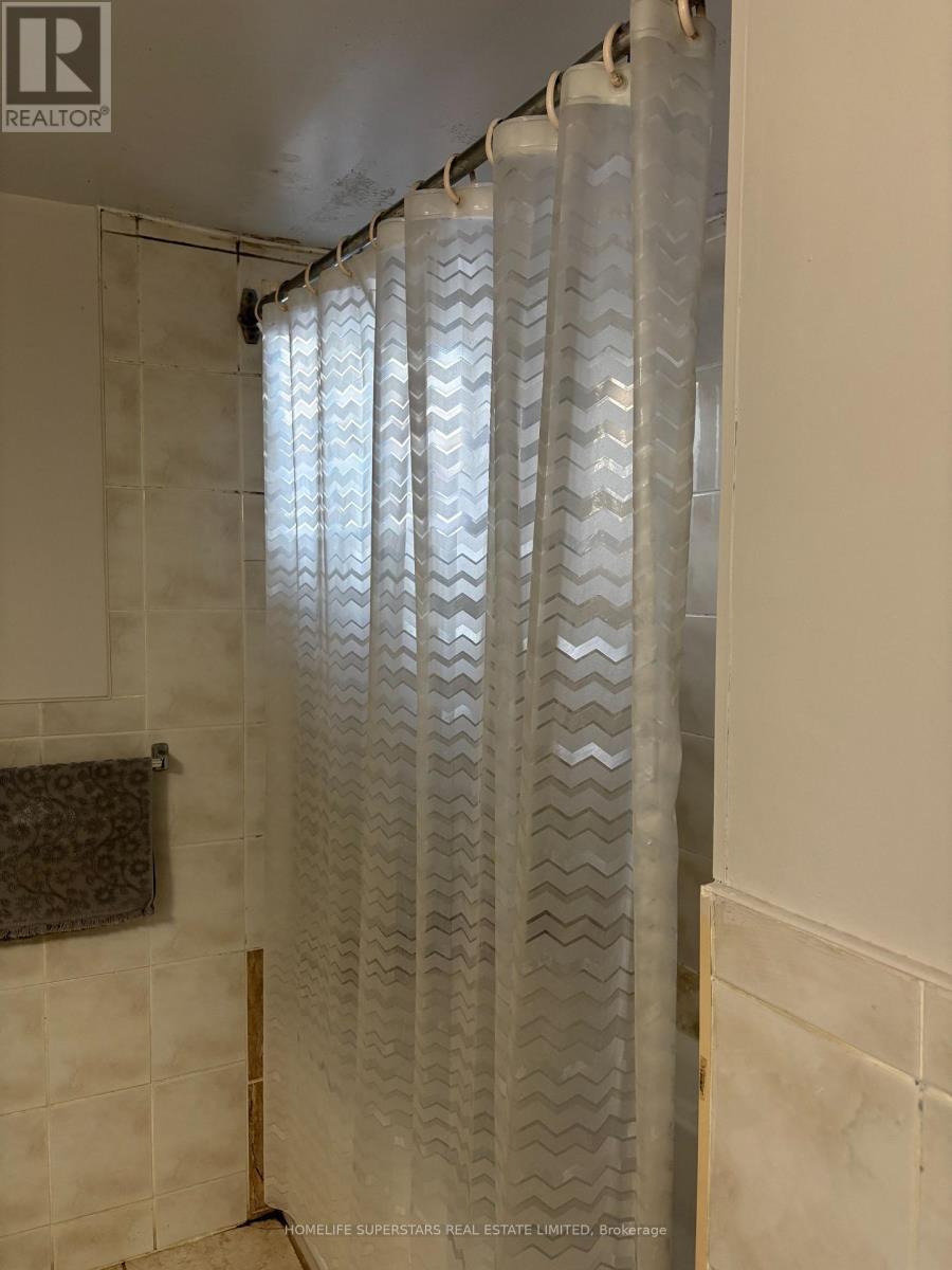 3670 Crabtree Crescent, Mississauga, Ontario  L4T 1S6 - Photo 2 - W12776668