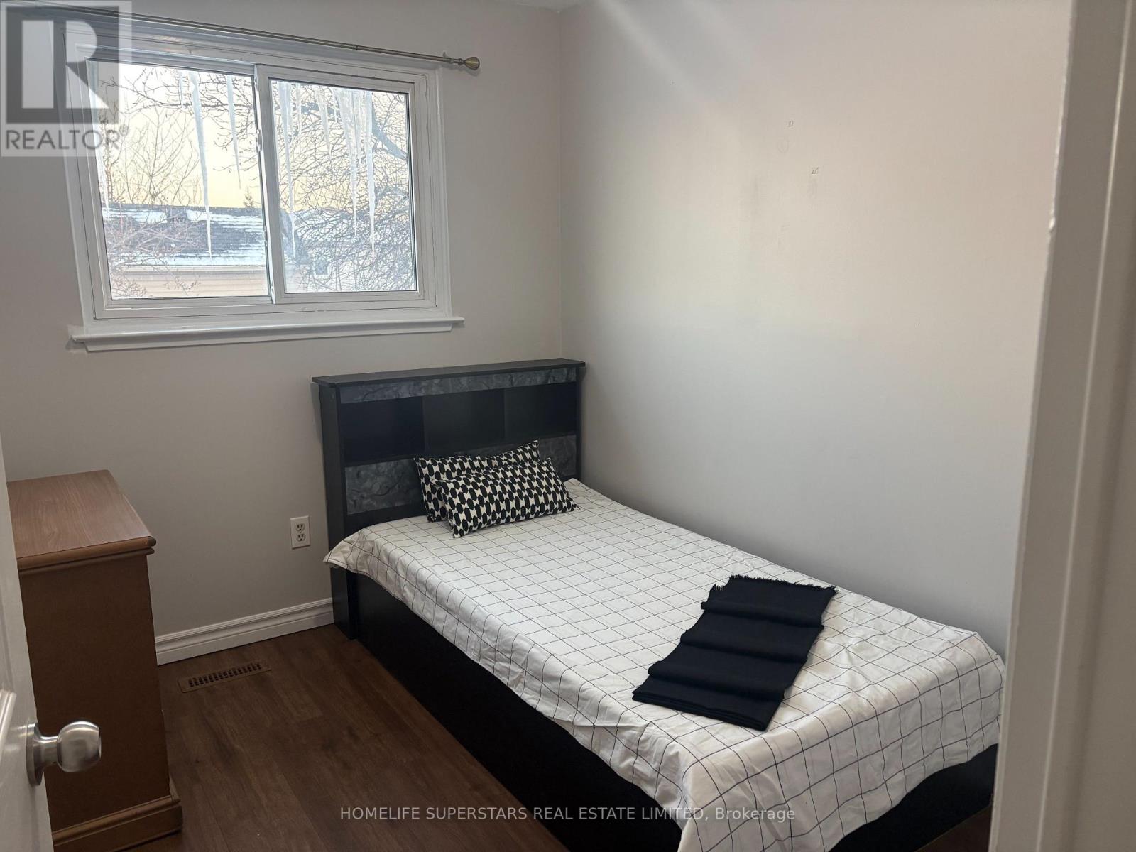 3670 Crabtree Crescent, Mississauga, Ontario  L4T 1S6 - Photo 9 - W12776668