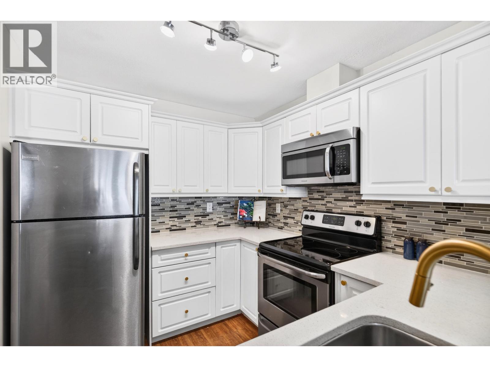 304 588 Twelfth Street, New Westminster, British Columbia  V3M 4H9 - Photo 10 - R3087777