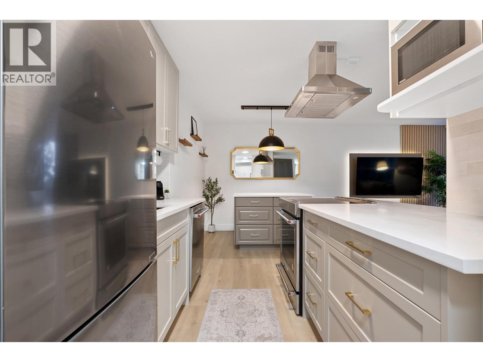 405 4105 Imperial Street, Burnaby, British Columbia  V5J 1A6 - Photo 2 - R3088524