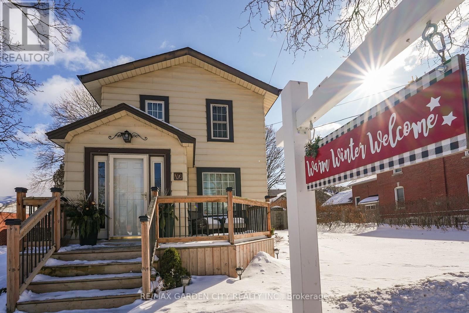 10 Maple Avenue, Grimsby, Ontario  L3M 3B6 - Photo 2 - X12776660