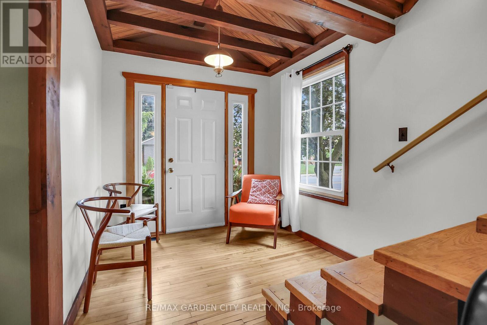 10 Maple Avenue, Grimsby, Ontario  L3M 3B6 - Photo 3 - X12776660