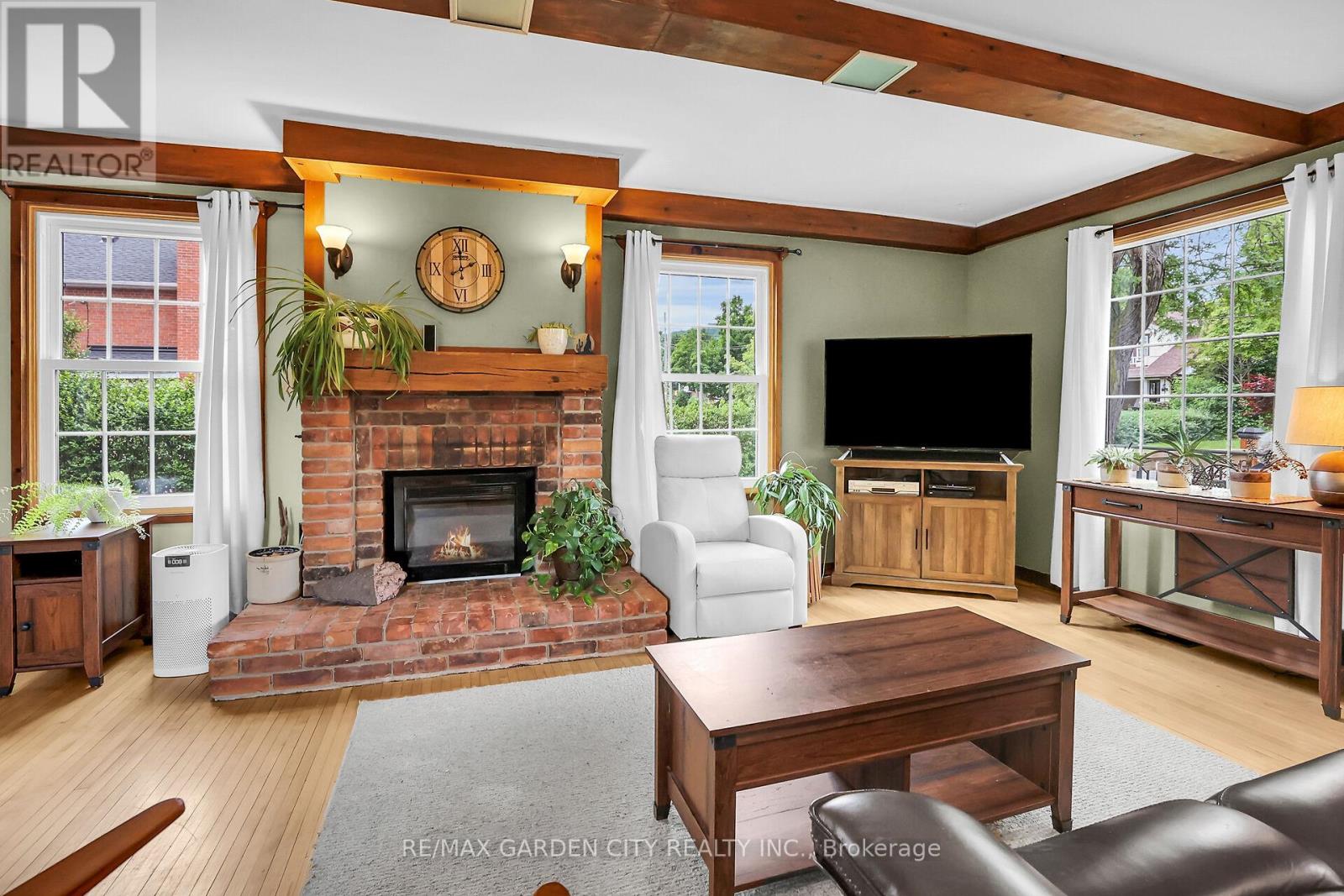 10 Maple Avenue, Grimsby, Ontario  L3M 3B6 - Photo 6 - X12776660