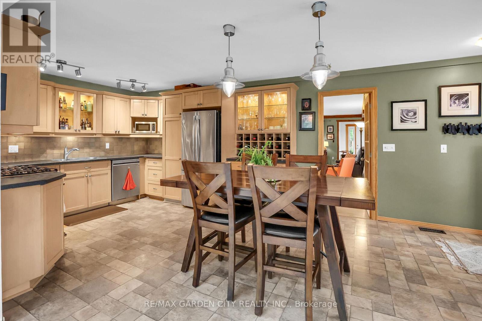 10 Maple Avenue, Grimsby, Ontario  L3M 3B6 - Photo 8 - X12776660