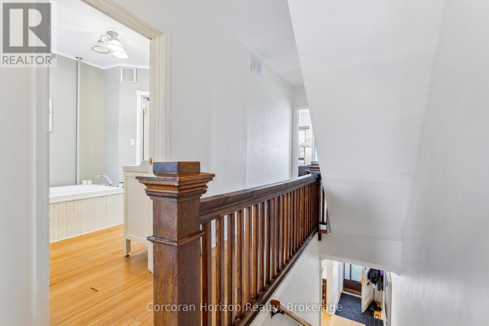 296 Charlton Avenue W, Hamilton, Ontario  L8P 2E5 - Photo 16 - X12776766