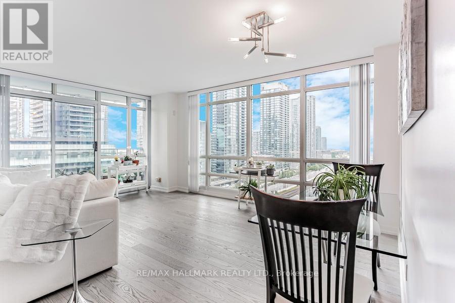 1810 - 381 Front Street W, Toronto, Ontario  M5V 3R8 - Photo 2 - C12734542