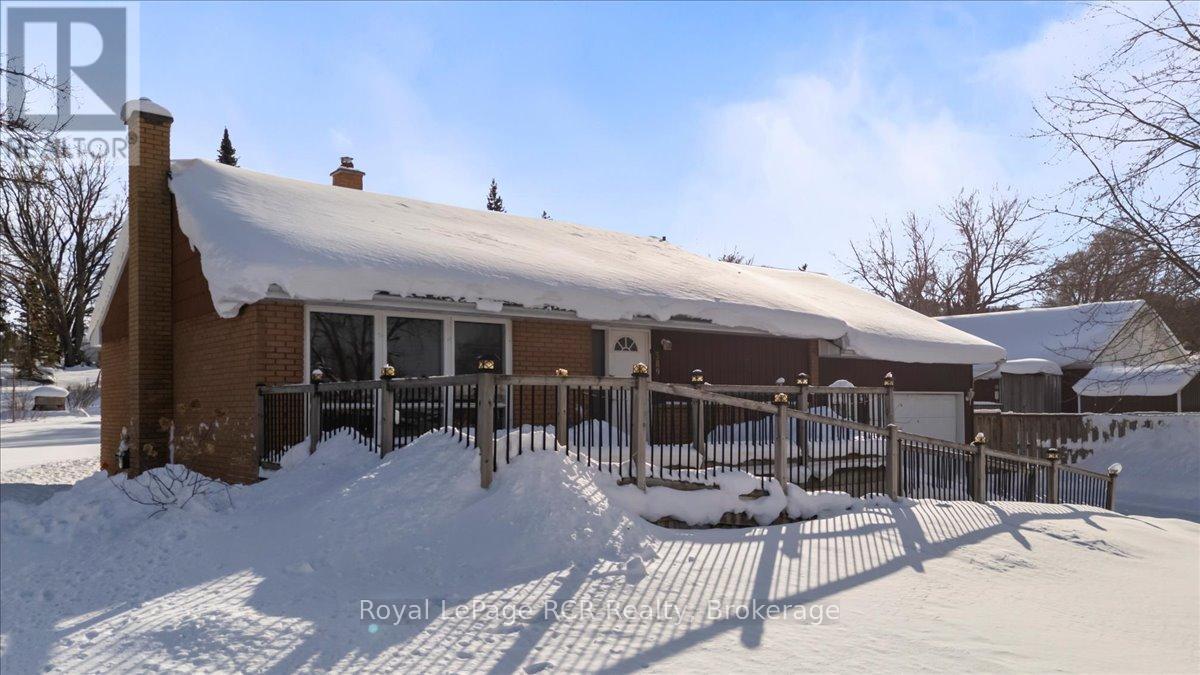 389 3rd Street, Hanover, Ontario N4N 1B4 - Photo 2 - X12776858