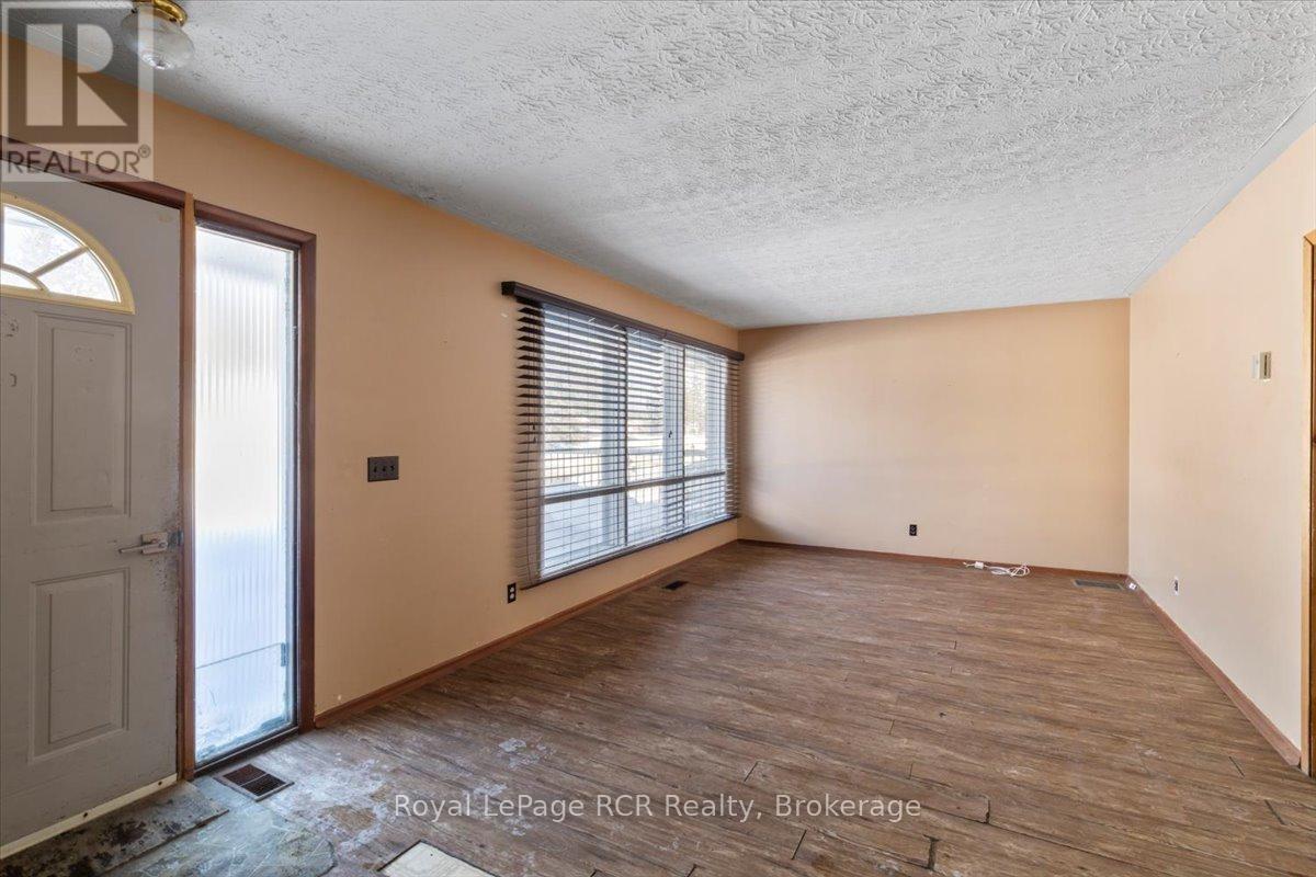 389 3rd Street, Hanover, Ontario N4N 1B4 - Photo 3 - X12776858