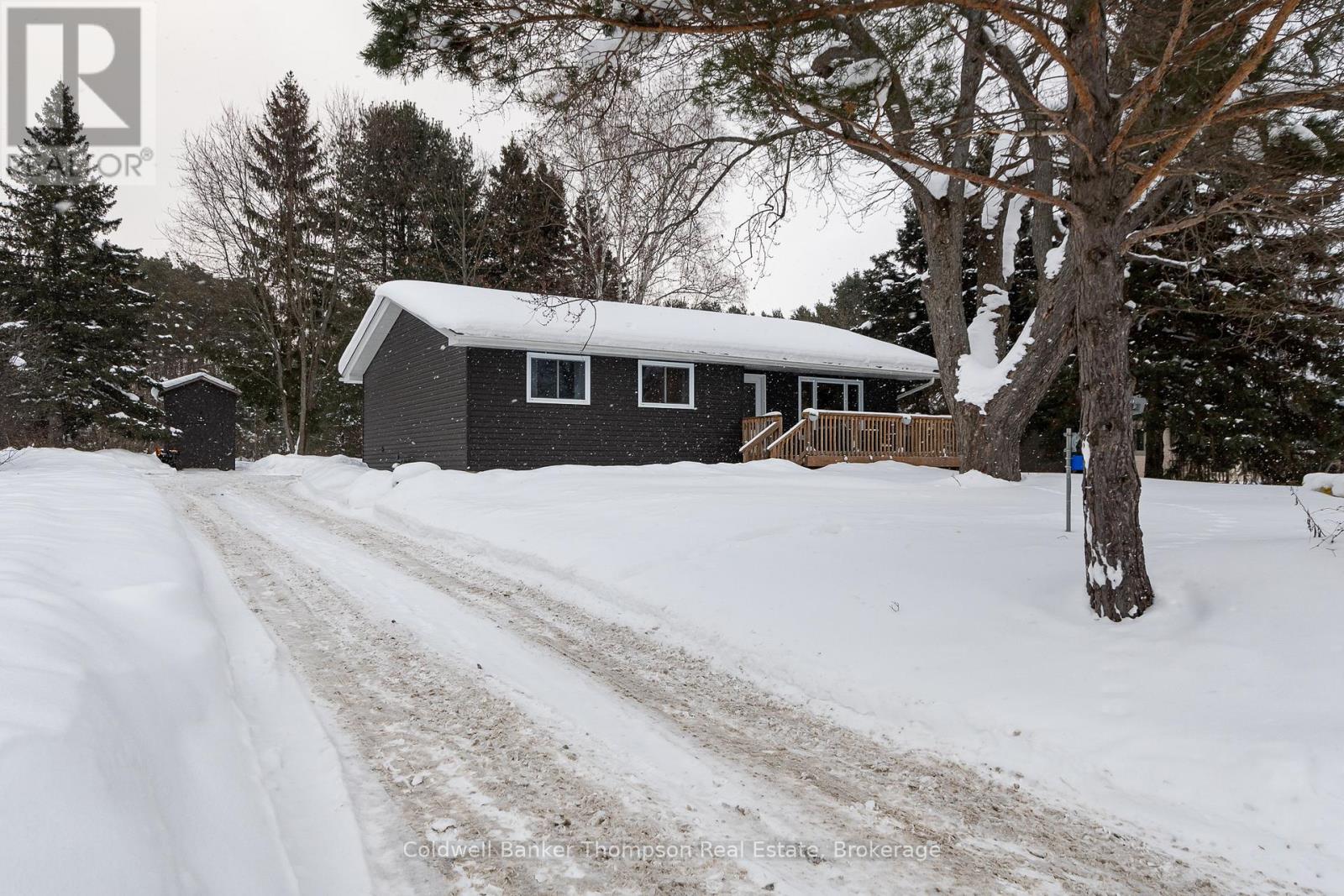 <div class="slider-price">$689,900</div><p>17 Gullins Road, Huntsville, Ontario</p>