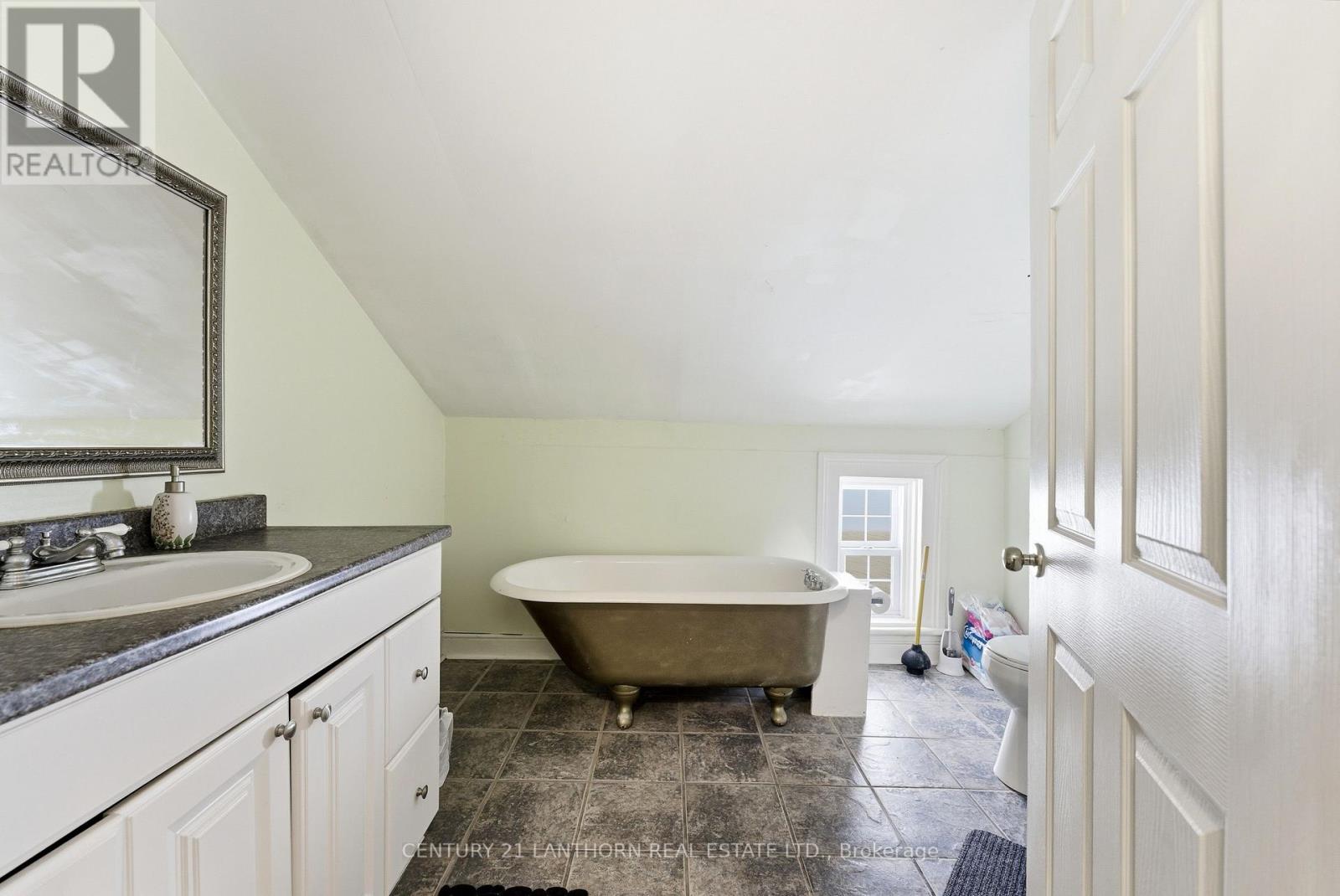 48 Queen Street, Quinte West, Ontario  K8V 4X6 - Photo 19 - X12776698