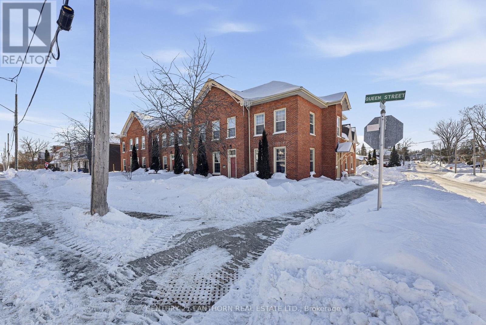 48 Queen Street, Quinte West, Ontario  K8V 4X6 - Photo 3 - X12776698