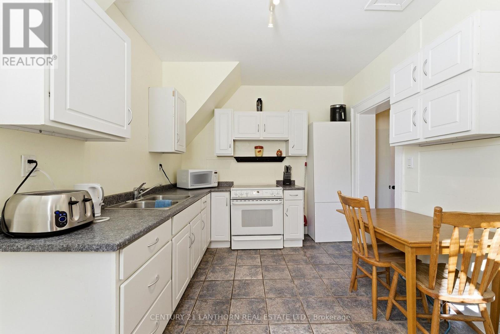 48 Queen Street, Quinte West, Ontario  K8V 4X6 - Photo 7 - X12776698