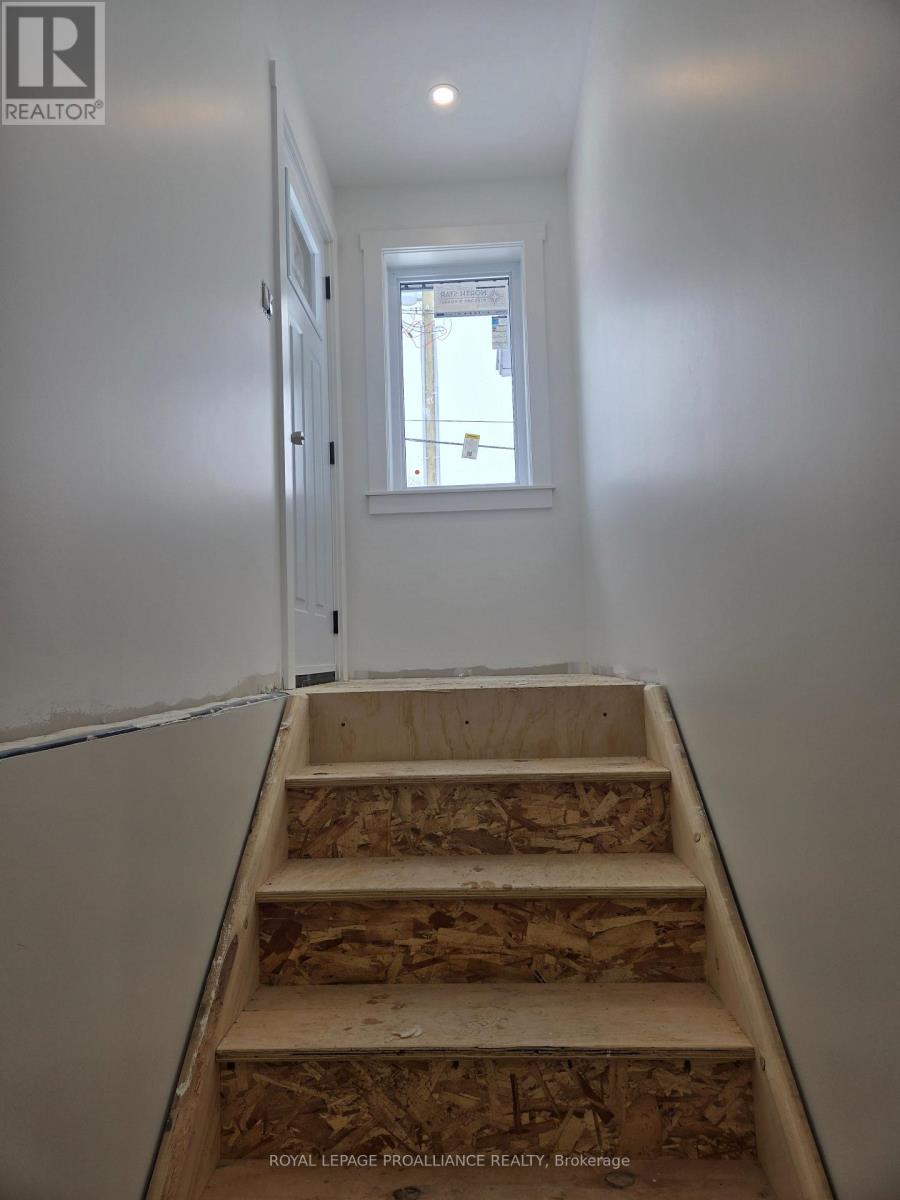 4 - 92 Lywood Street, Belleville, Ontario  K0K 1K0 - Photo 3 - X12776772