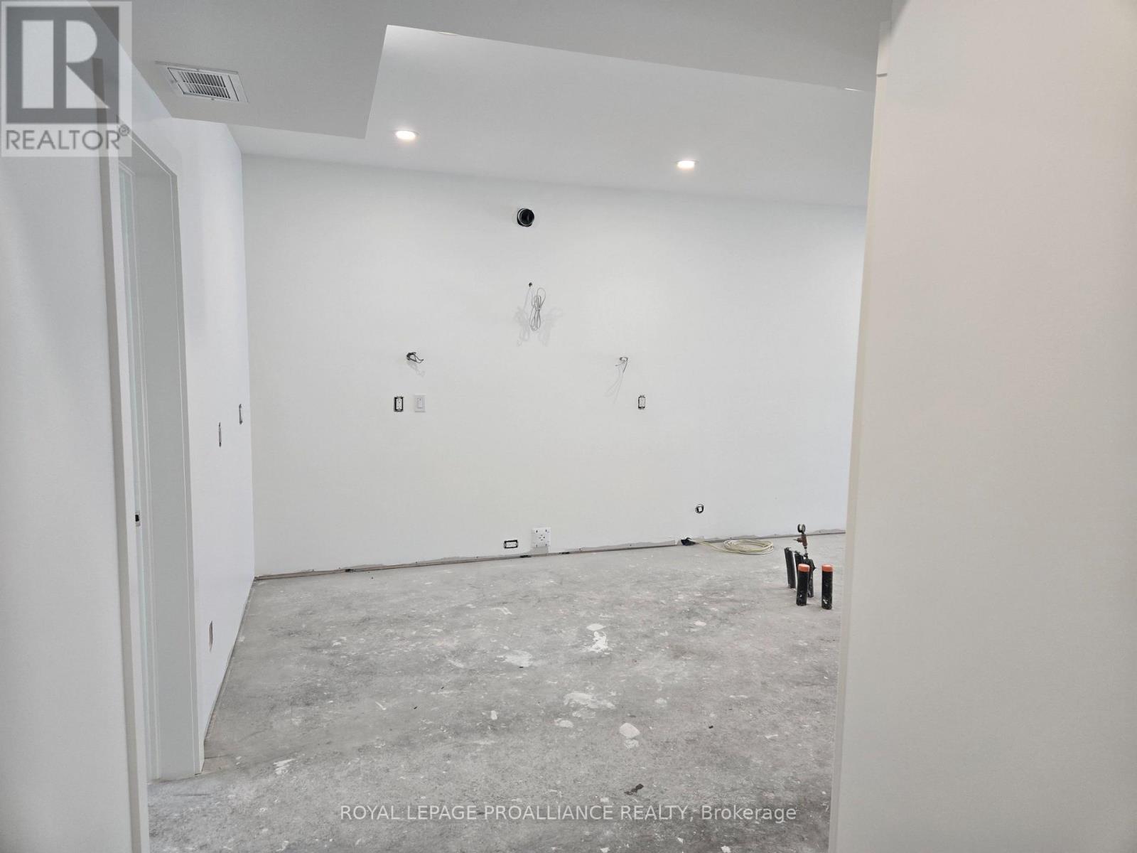 4 - 92 Lywood Street, Belleville, Ontario  K0K 1K0 - Photo 8 - X12776772