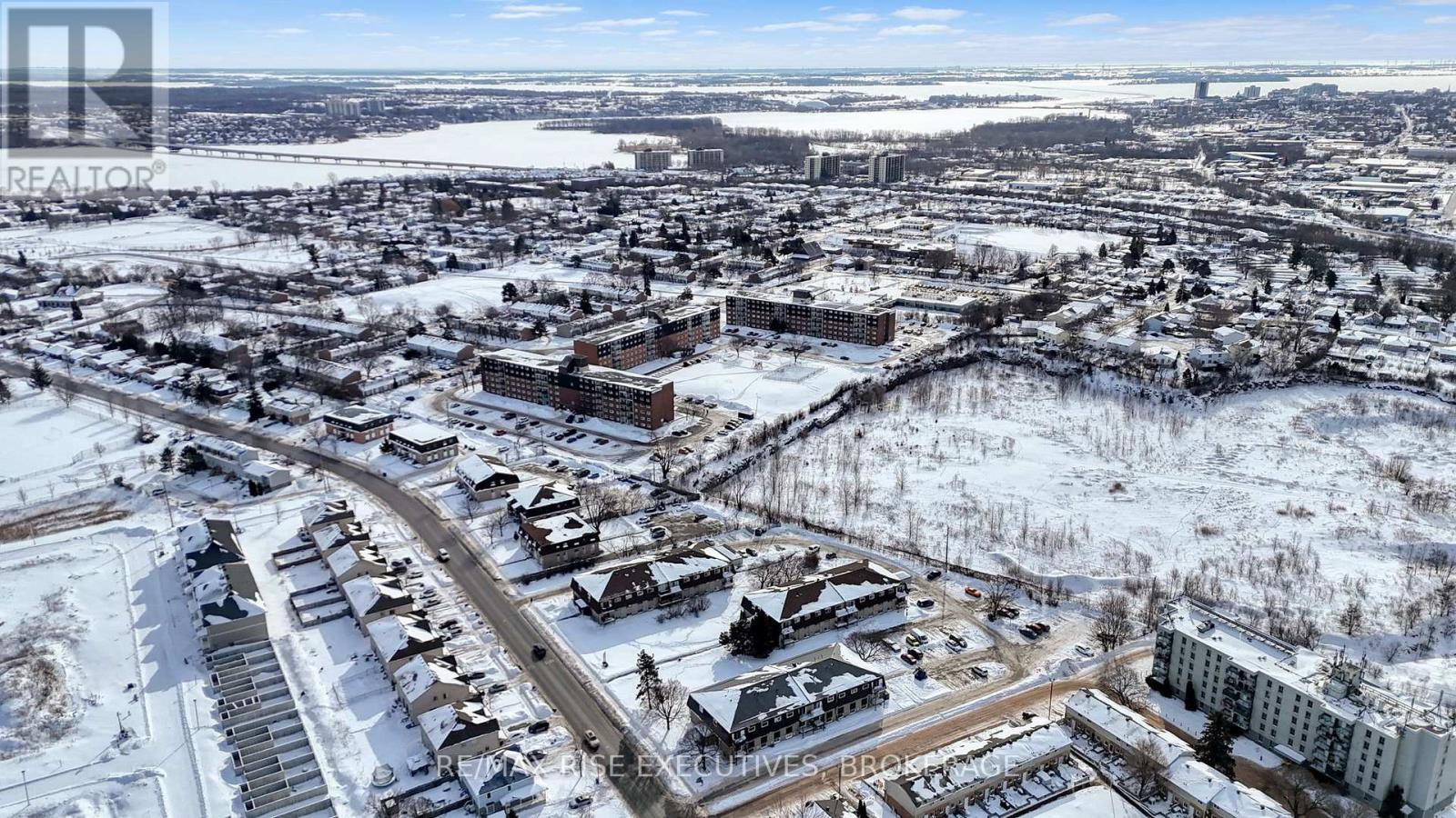 276-286 Conacher Drive, Kingston (Rideau), Ontario  K7K 2X2 - Photo 8 - X12776714