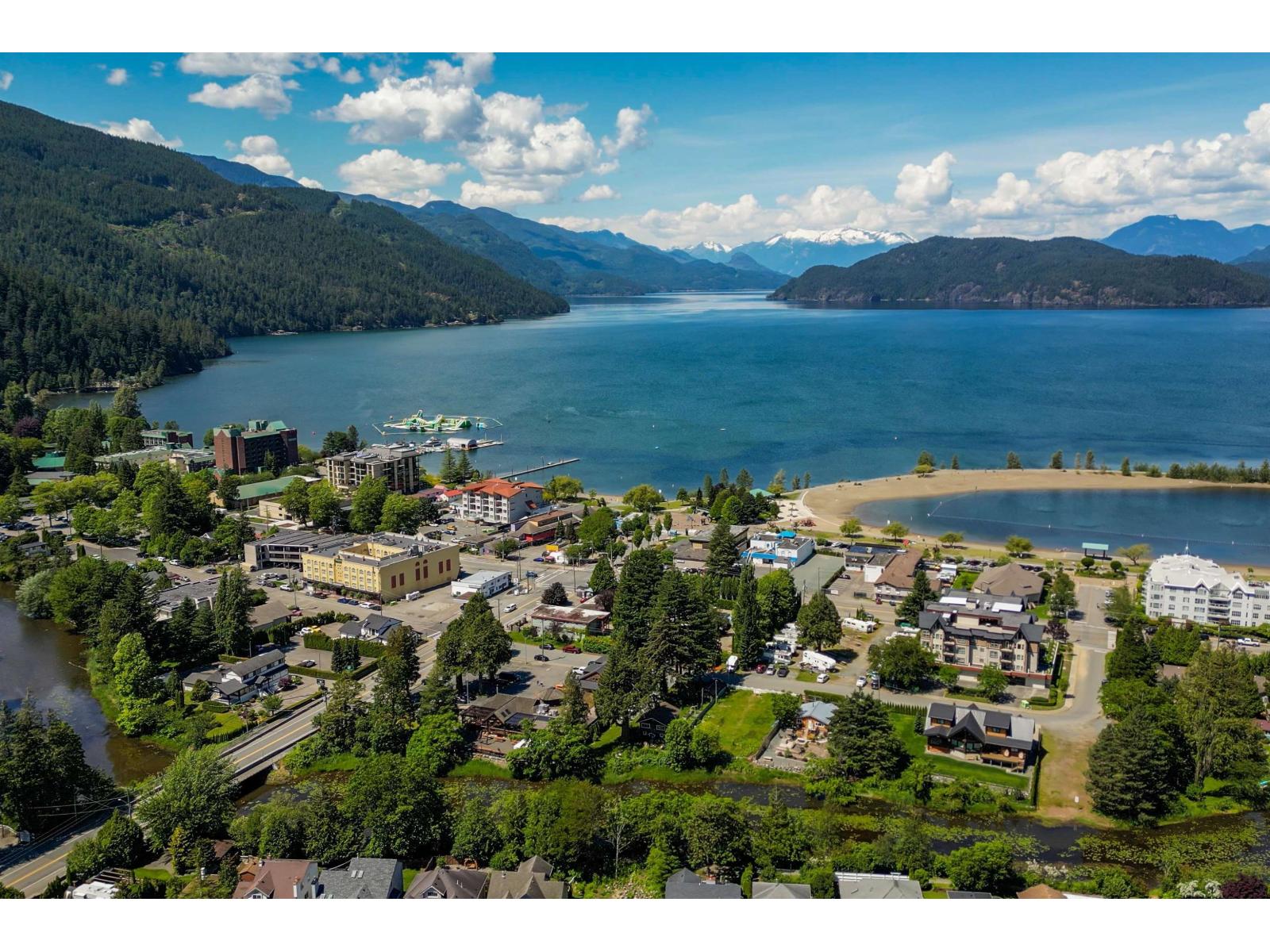 260 CEDAR AVENUE|Harrison Hot Springs, Harrison Hot Springs, British Columbia