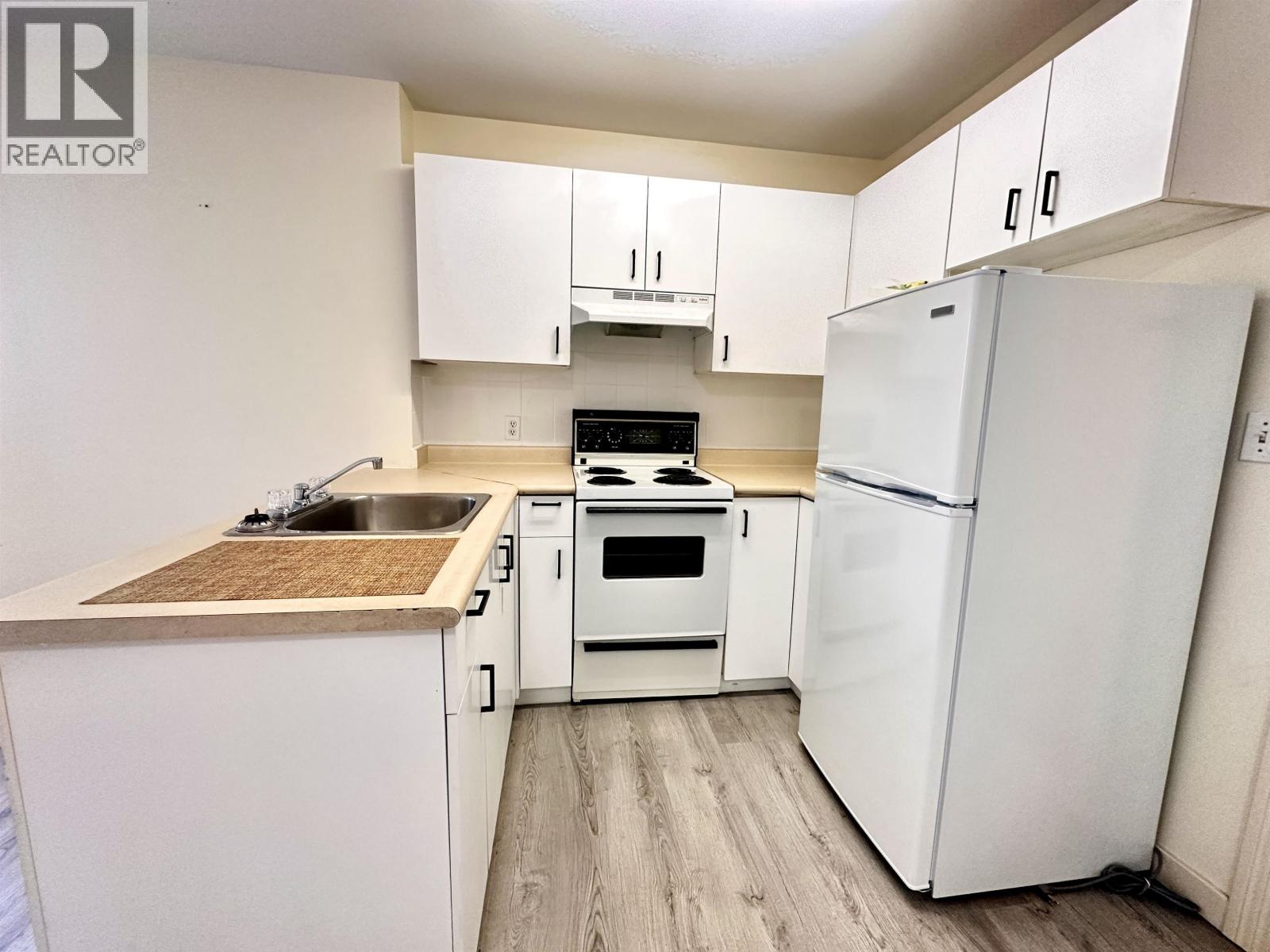 8732 Granville Street, Vancouver, British Columbia  V6P 5A5 - Photo 10 - C8075929