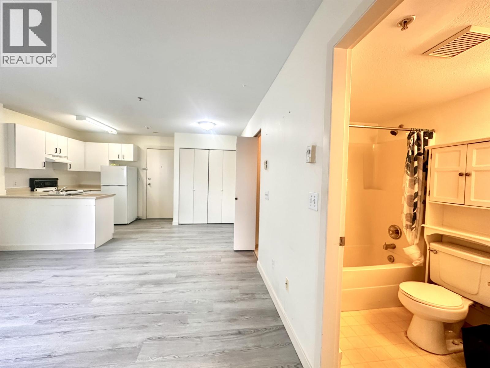 8732 Granville Street, Vancouver, British Columbia  V6P 5A5 - Photo 11 - C8075929