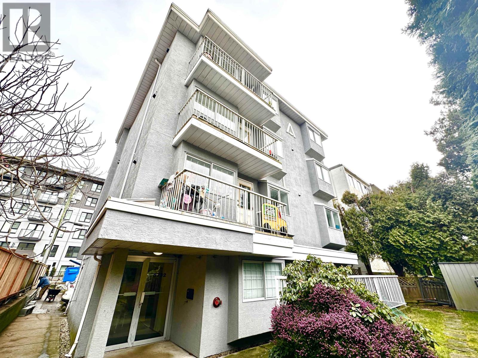 8732 Granville Street, Vancouver, British Columbia  V6P 5A5 - Photo 3 - C8075929