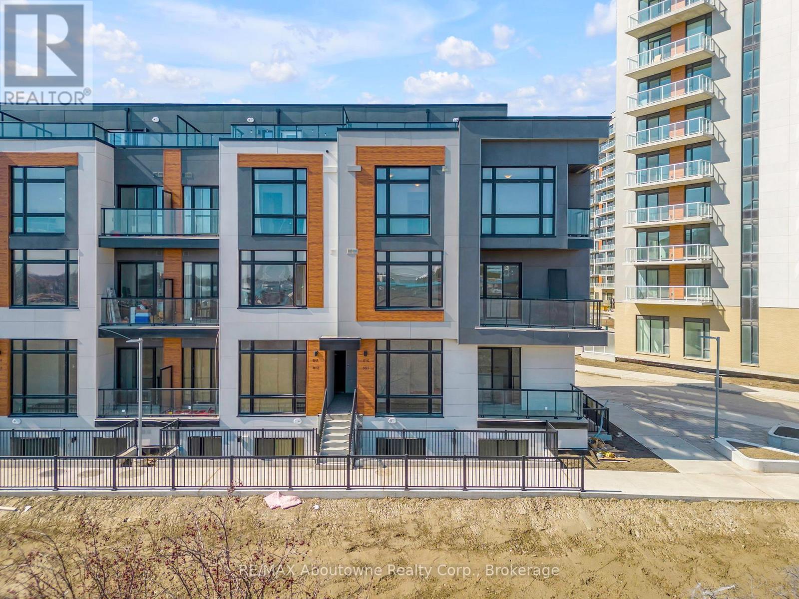 Th810 - 3 Steckley House Lane, Richmond Hill, Ontario  L4S 1L9 - Photo 1 - N12776836