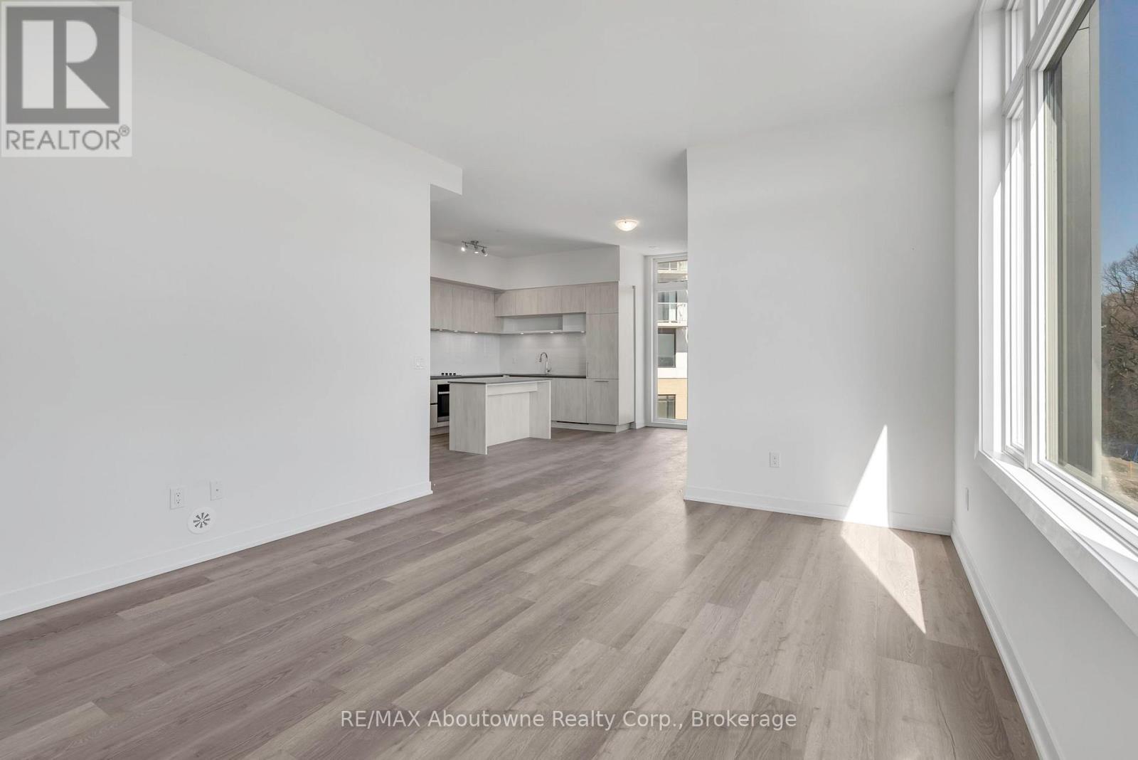 Th810 - 3 Steckley House Lane, Richmond Hill, Ontario  L4S 1L9 - Photo 10 - N12776836