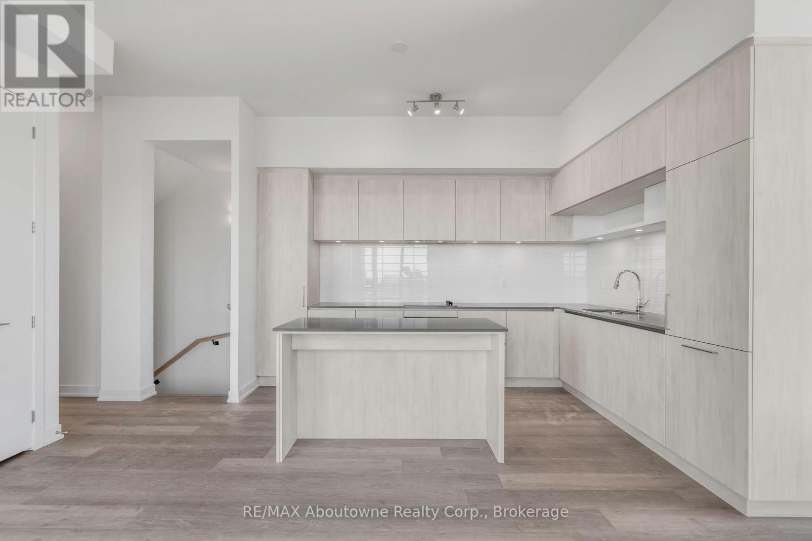 Th810 - 3 Steckley House Lane, Richmond Hill, Ontario  L4S 1L9 - Photo 7 - N12776836