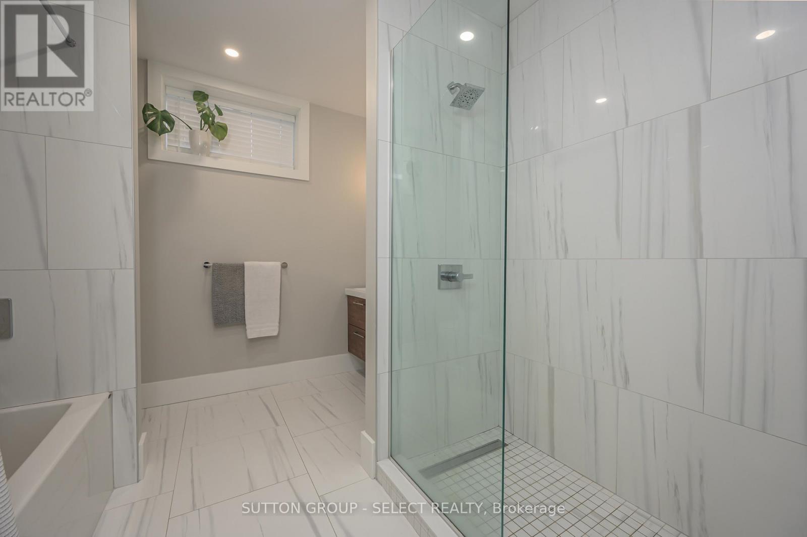 185 Commissioners Road E, London South, Ontario  N6C 2S9 - Photo 22 - X12776818