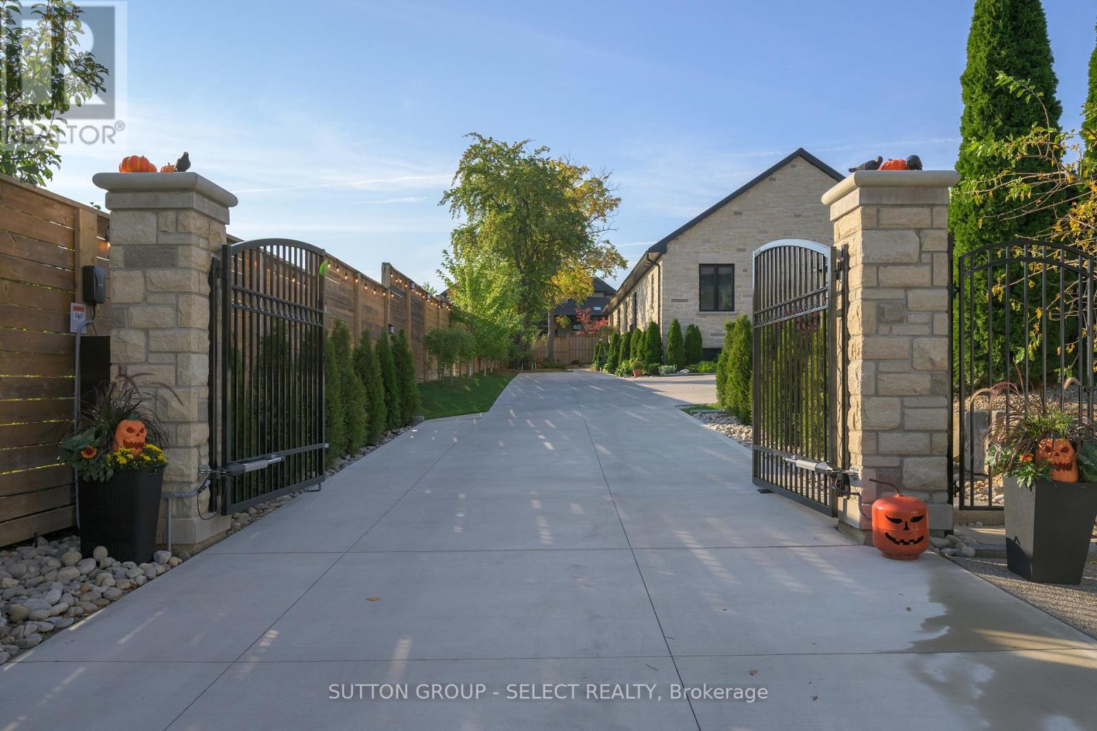 185 Commissioners Road E, London South, Ontario  N6C 2S9 - Photo 37 - X12776818