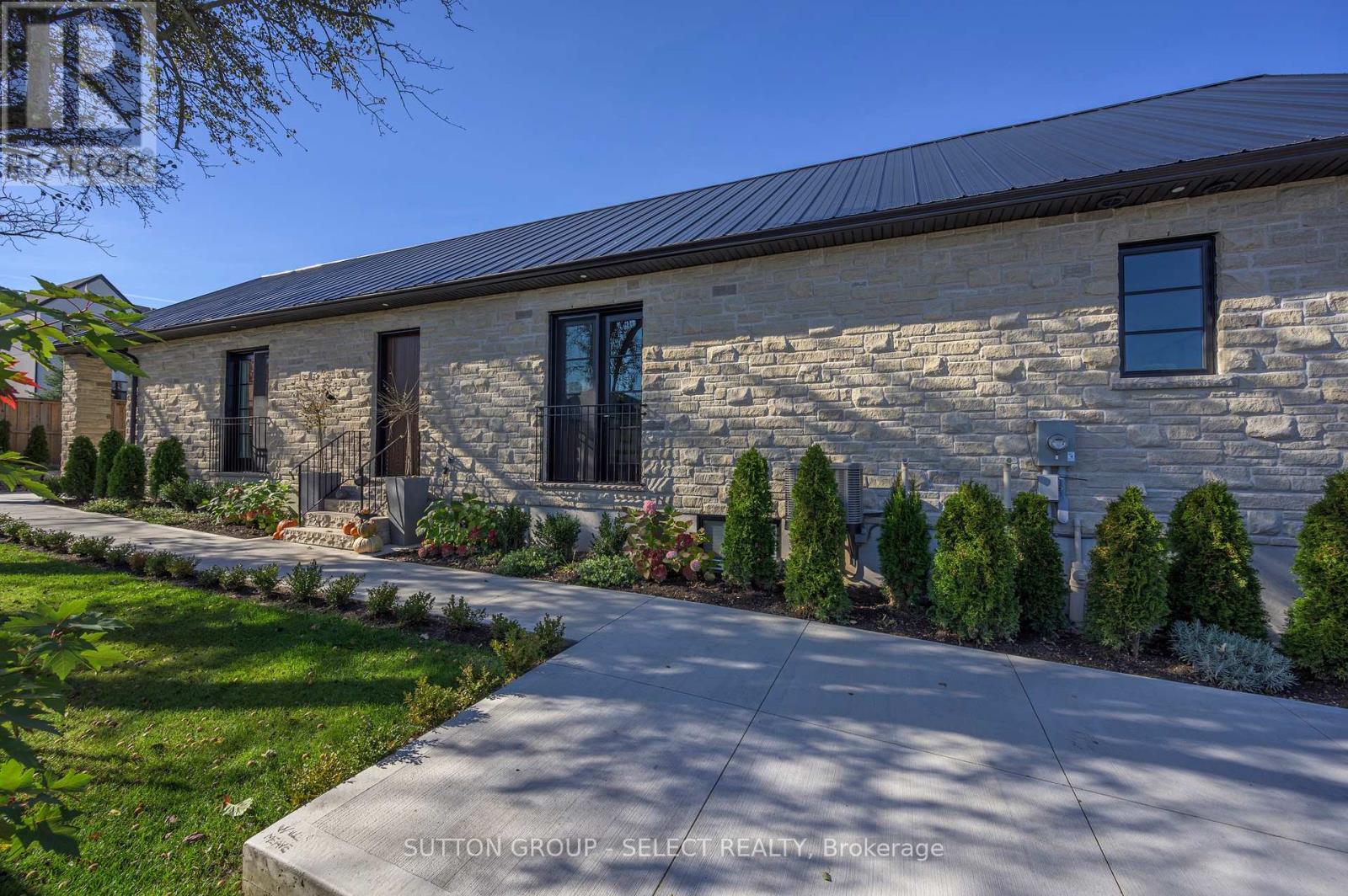 185 Commissioners Road E, London South, Ontario  N6C 2S9 - Photo 40 - X12776818