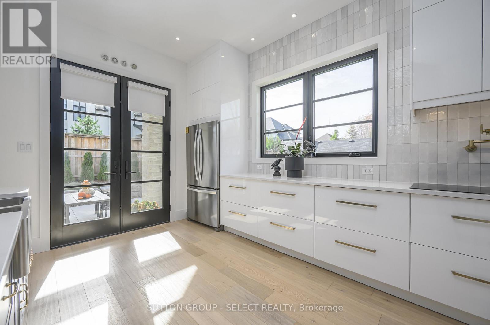 185 Commissioners Road E, London South, Ontario  N6C 2S9 - Photo 6 - X12776818